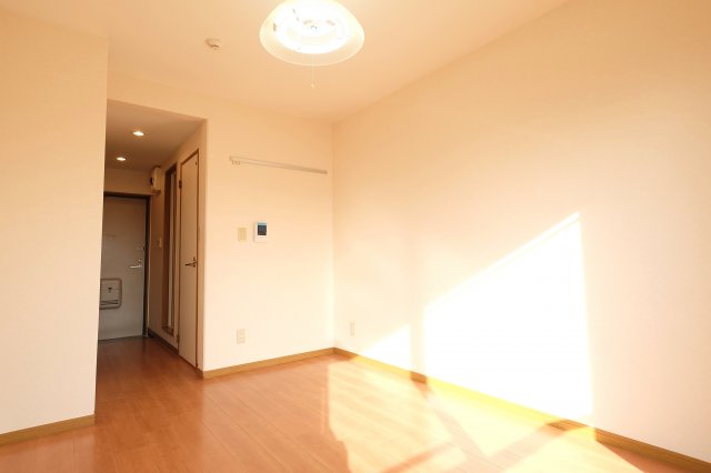 居室・リビング　同タイプ・別室となります。現況優先と致します。