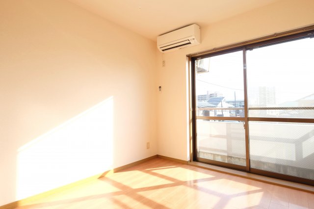 居室・リビング　同タイプ・別室となります。現況優先と致します。