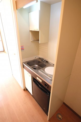 キッチン　同タイプ・別室となります。現況優先と致します。