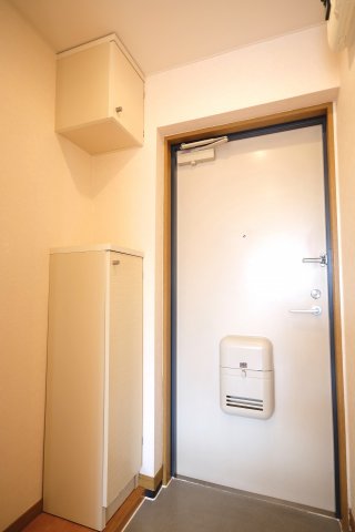 玄関　同タイプ・別室となります。現況優先と致します。