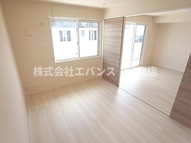 その他部屋・スペース　開放的な寝室です