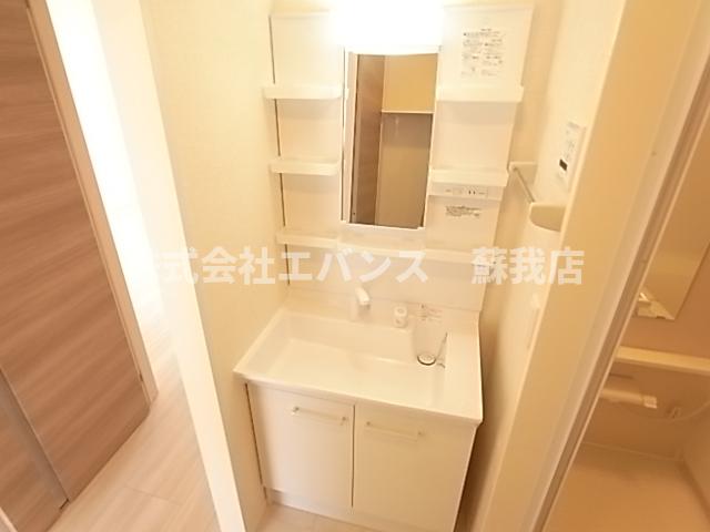 洗面設備　脱衣スペースもあります