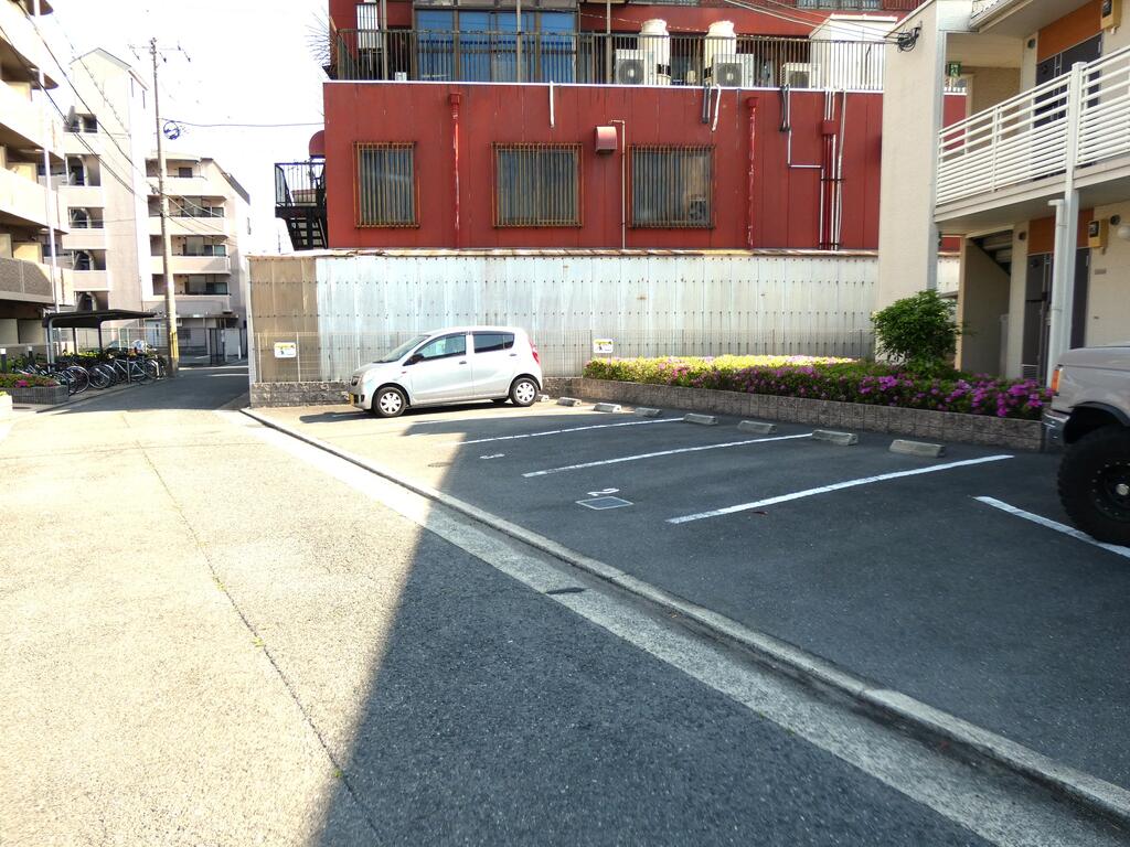 駐車場　敷地内に駐車場を完備です☆（要確認）