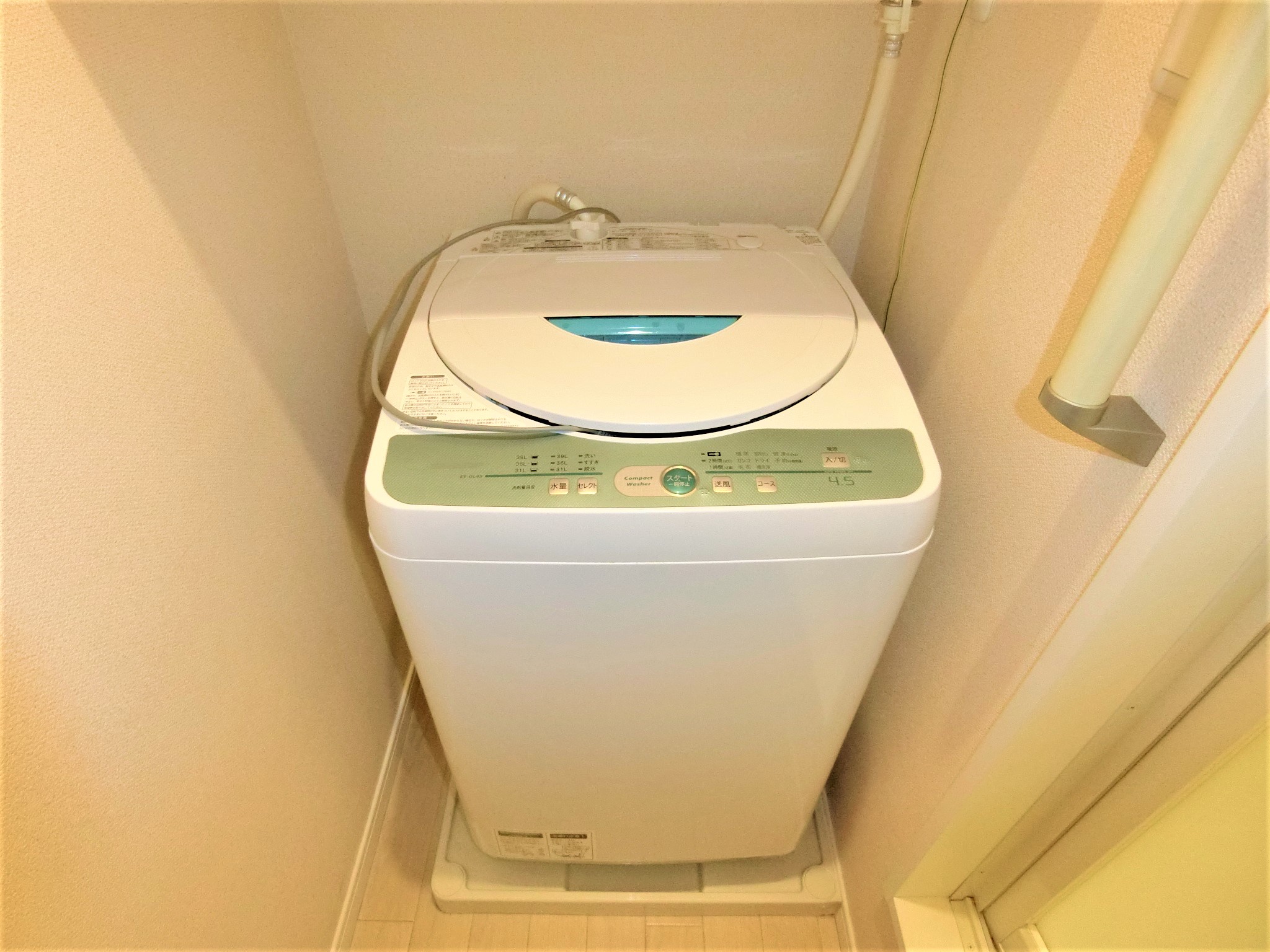 その他共有部分　室内に全自動洗濯機を完備です☆