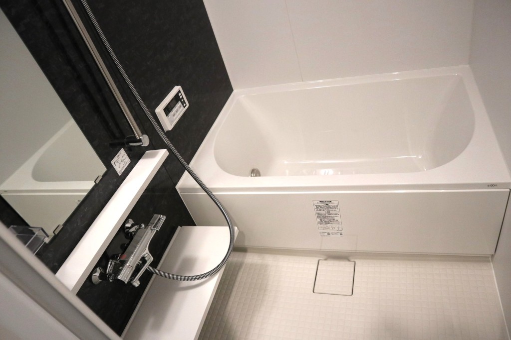 バス・シャワールーム　コンパクトで使いやすいお風呂です