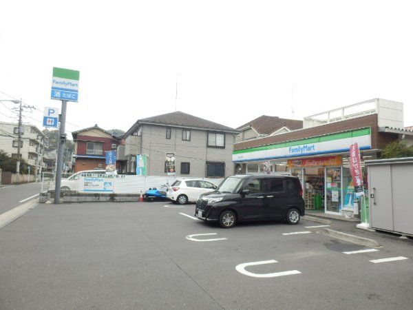 コンビニ　ファミリーマート大岡三丁目店（コンビニ）まで443m