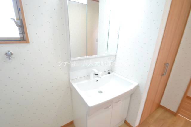 洗面設備　独立洗面台ついてます