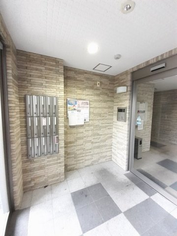 エントランス　ゆとりのあるエントランスです