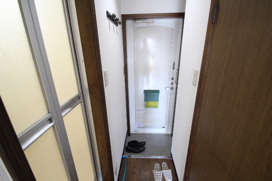 玄関　※別号室の写真です。