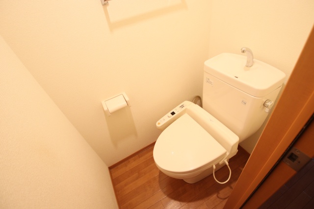 トイレ　※別室の参考写真の為、現況優先です。