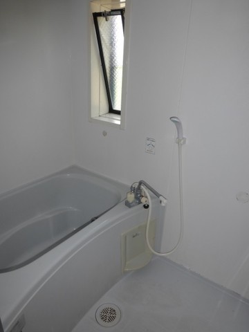 バス・シャワールーム　コンパクトで使いやすいお風呂です