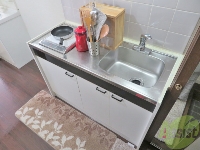 キッチン　シンプルなキッチンです。一人暮らしにはちょうどいいサイズ。