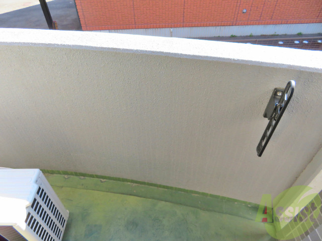 バルコニー　バルコニーは幅があり、広い印象を受けました。