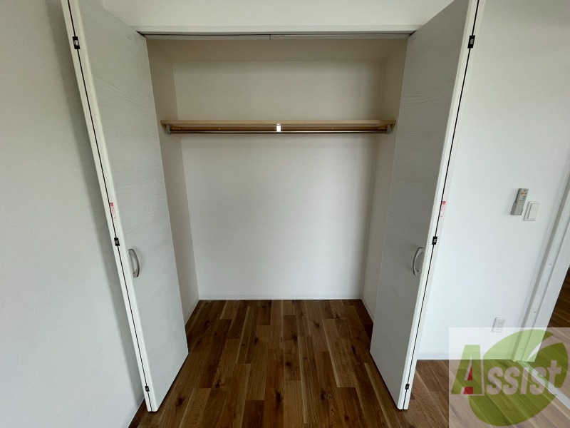 収納　クローゼットは奥行きもあり、荷物が多い方でも安心です。