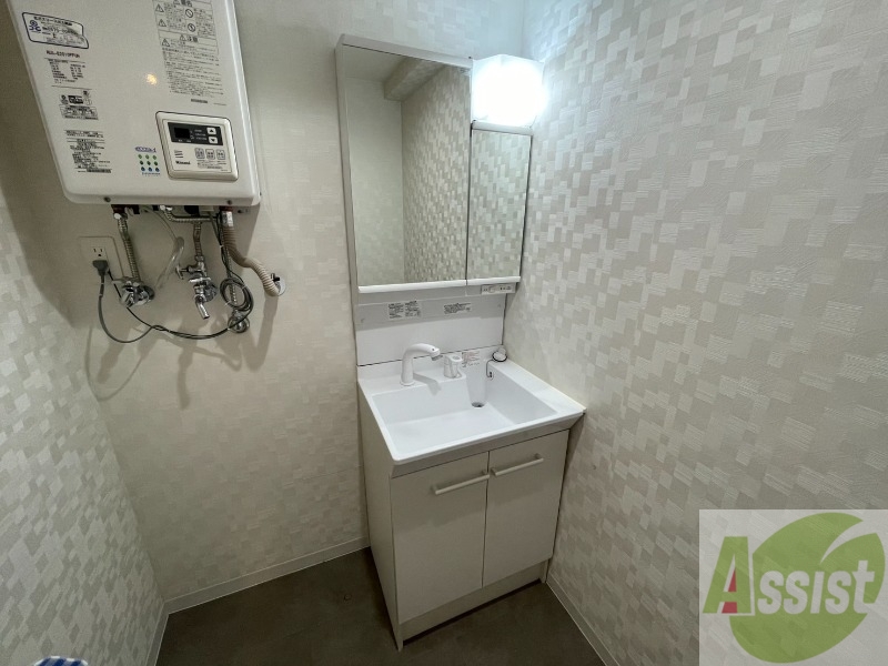 洗面設備　シャンプードレッサー。身支度はここでばっちりですね。