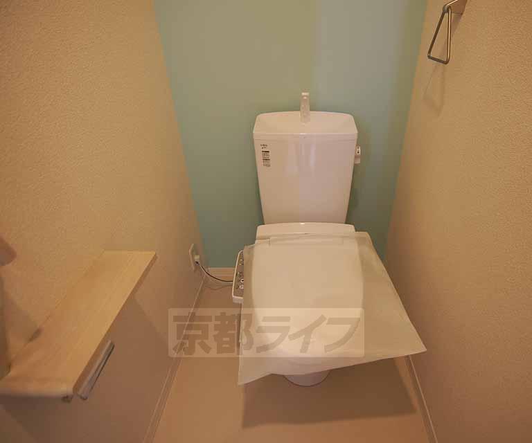 トイレ　もちろんウォシュレット付いています。