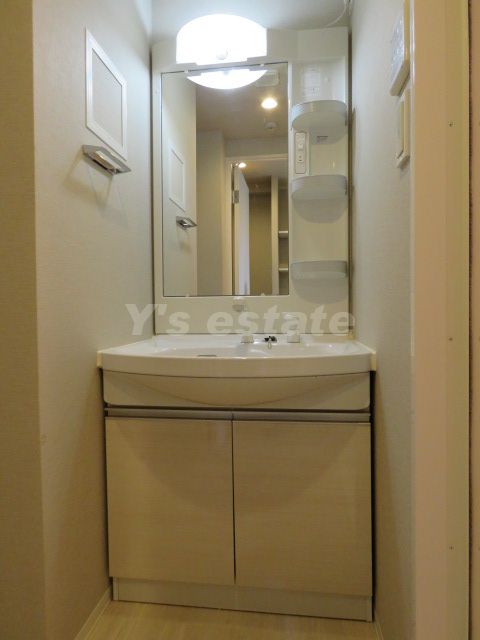 洗面設備　この写真の反転タイプです。