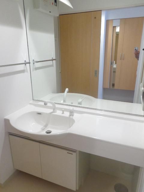 洗面設備　うれしい大型洗面台