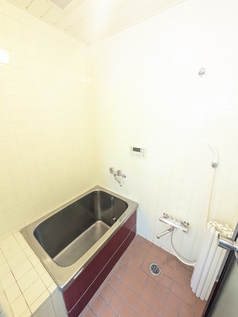 バス・シャワールーム　浴室　追い焚き付