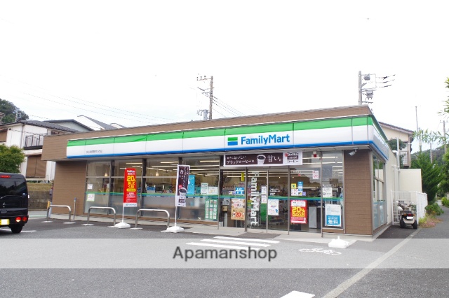 コンビニ　ファミリーマート　松山横須賀あわた店（コンビニ）まで445m