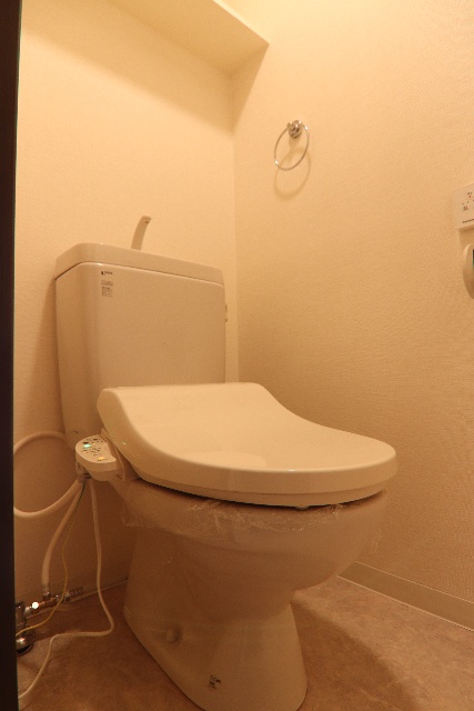 トイレ　※別室の参考写真の為、現況優先です。