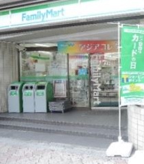 コンビニ　ファミリーマート（コンビニ）まで120m