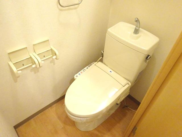 トイレ　温水洗浄機能付き暖房便座