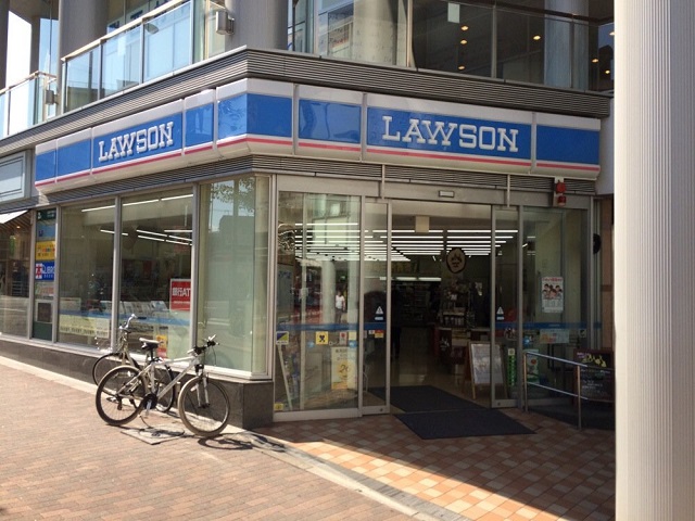 コンビニ　ローソン 平尾駅前店（コンビニ）まで244m