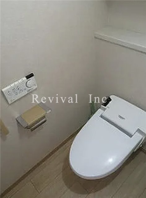 トイレ　最新式タンクレストイレ仕様でございます
