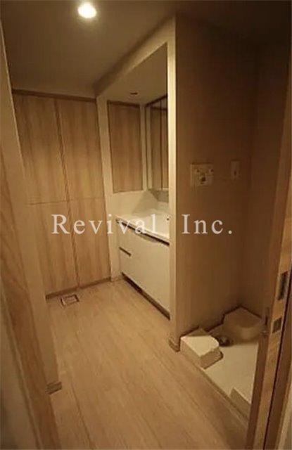 洗面設備　毎日の身だしなみチェックに必須ですね