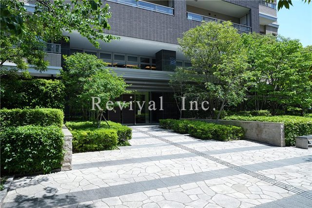 エントランス　雰囲気の良いエントランスファサード