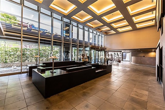 ロビー　高級感あるグランドロビーでございます