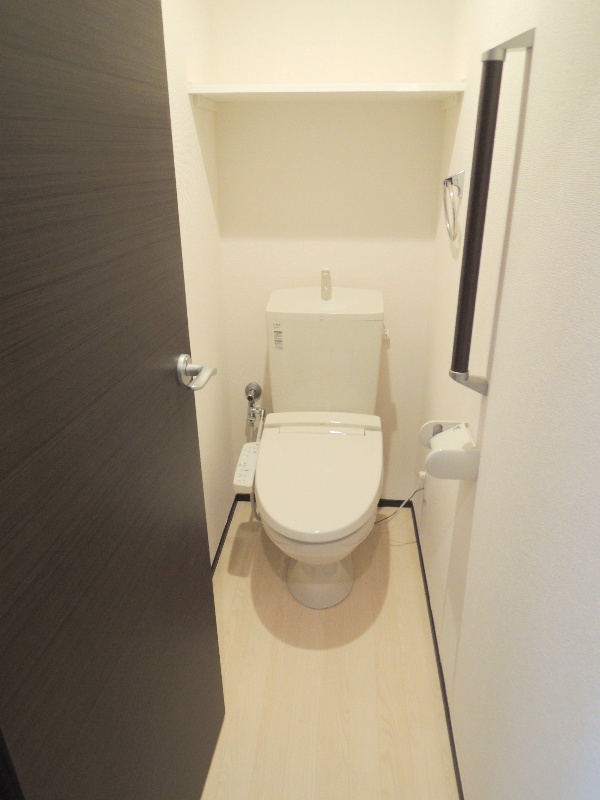トイレ　温水洗浄便座です