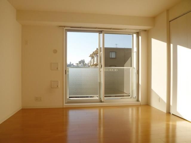 居室・リビング　★洋室８帖以上★