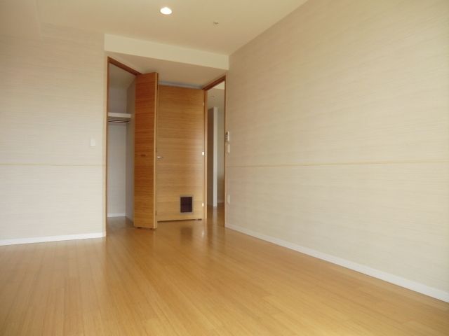 その他設備　大型ウォークインＣＬ付洋室