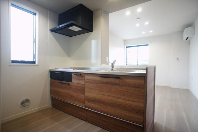 キッチン　お料理好きにはオススメ３口コンロのシステムキッチン設置済♪