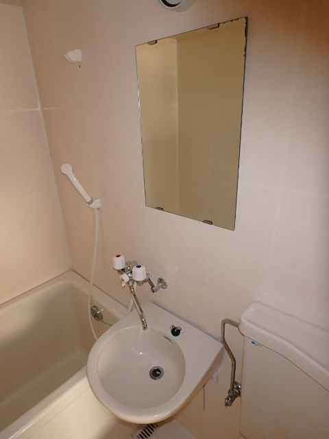 洗面設備　お風呂と一体型です
