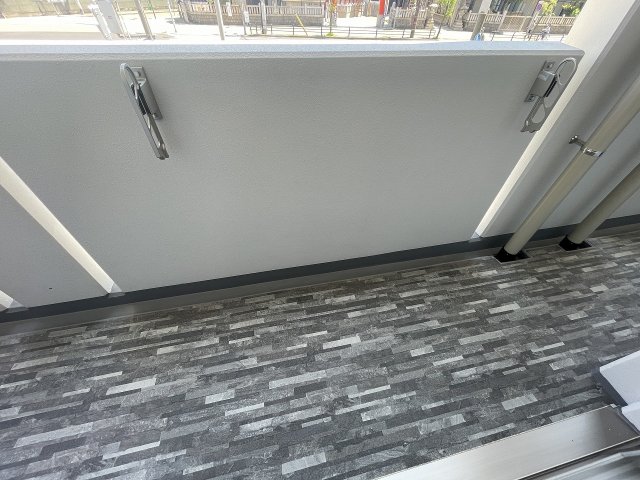 バルコニー　暖かな日差しのふりそそぐバルコニー