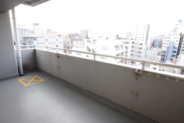 バルコニー　奥行きゆったりのバルコニー