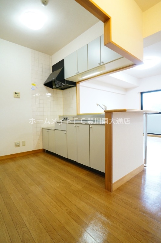 キッチン　同型別部屋写真（反転）