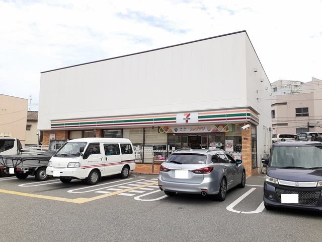 コンビニ　セブンイレブン杭瀬本町東店（コンビニ）まで550m