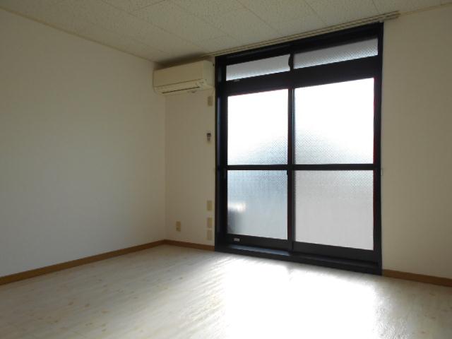 居室・リビング　明るい雰囲気のお部屋です