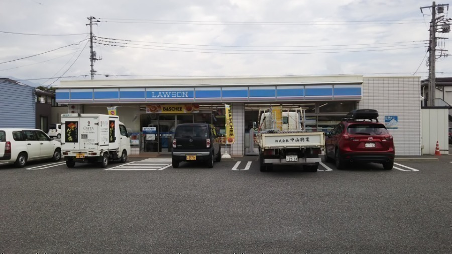 コンビニ　ローソン韮崎富士見一丁目店（コンビニ）まで608m