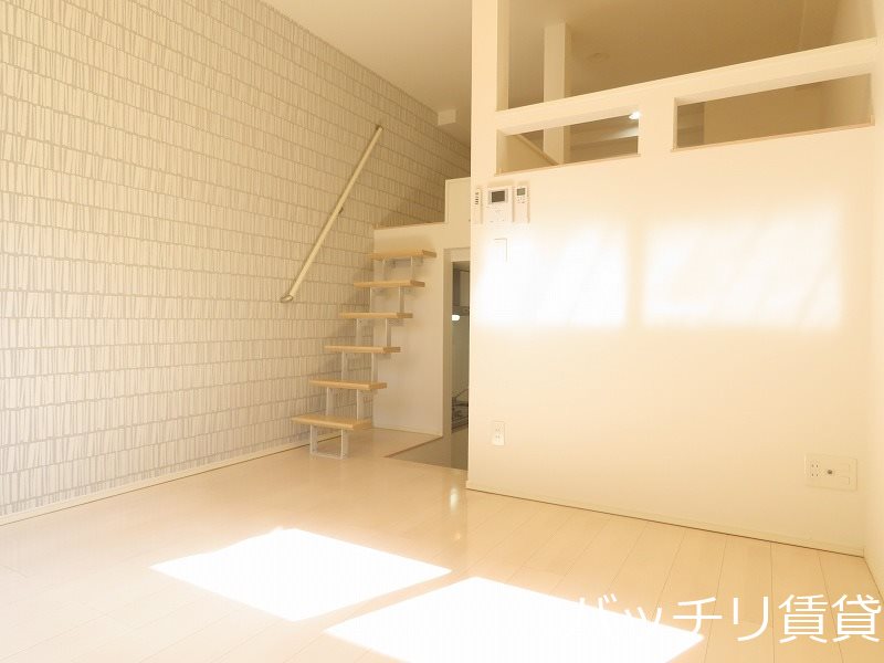 居室・リビング　同型タイプの為、現状を優先致します。