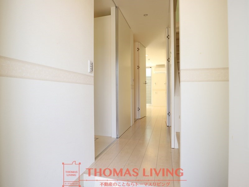 玄関　玄関を入ると開放的な空間です。