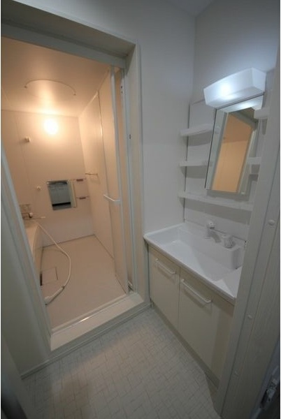 洗面設備　シャワードレッサー付きです！