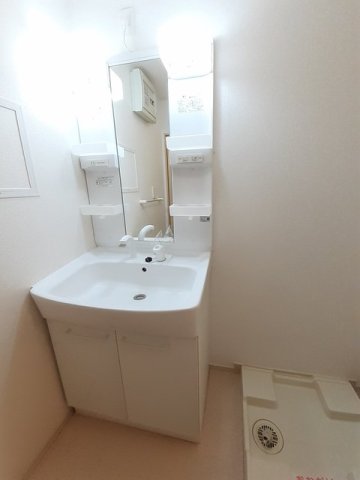 洗面設備　使いやすい洗面所です