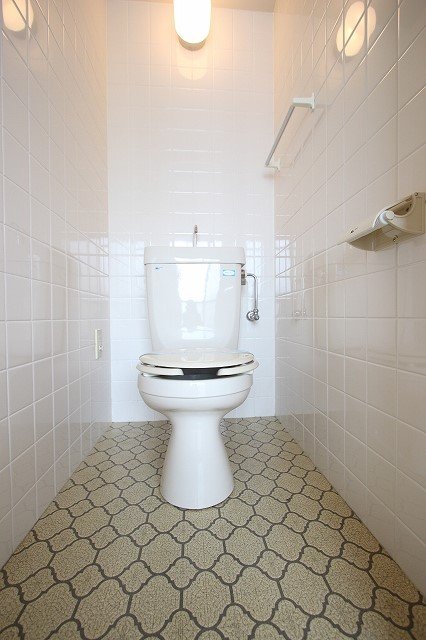 トイレ　同物件別号室の写真