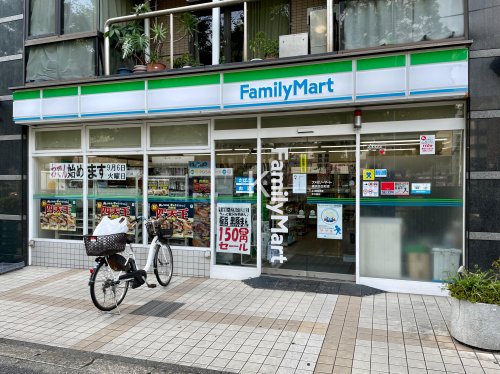 コンビニ　ファミリーマート 横浜弥生町店（コンビニ）まで133m