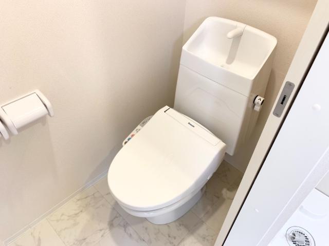 トイレ　温水洗浄暖房便座付トイレ